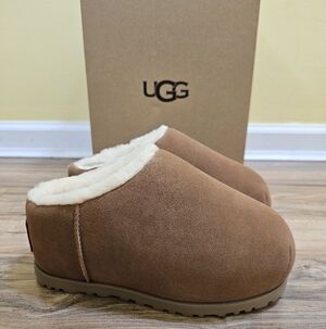 UGG Pumped Slide Clogs